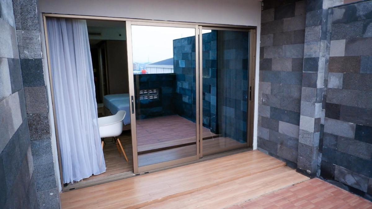 Hotel Ayola Sunrise Mojokerto Kültér fotó